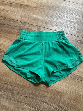Women's Lulu Lemon emerald green high rise 2.5 hottie hots size 2